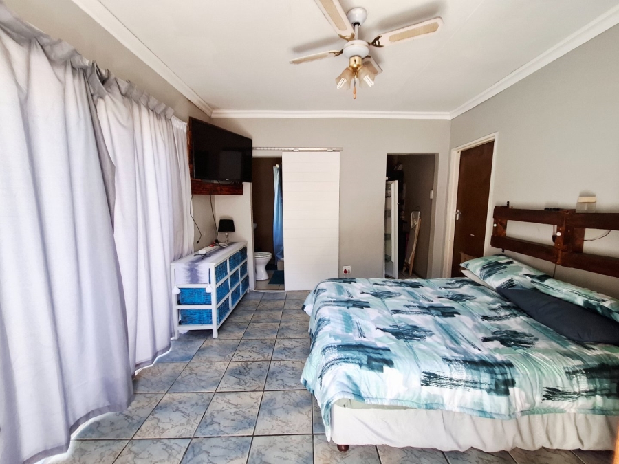4 Bedroom Property for Sale in Pellissier Free State
